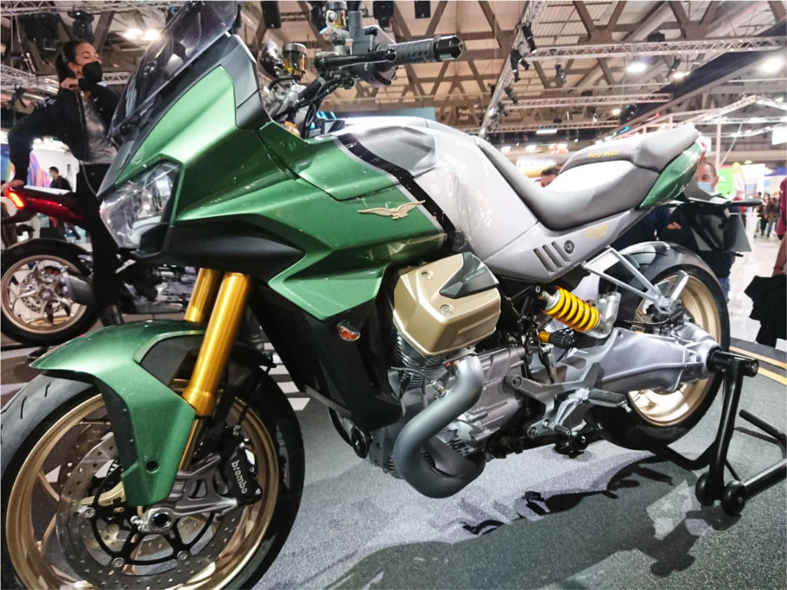 Eicma 2021 Moto Guzzi V100 Mandello